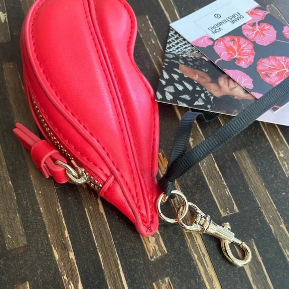 DVF Diane Von Furstenberg 👄 Lips keychain/bag charm/coin purse/lipstick holder - Picture 3 of 11